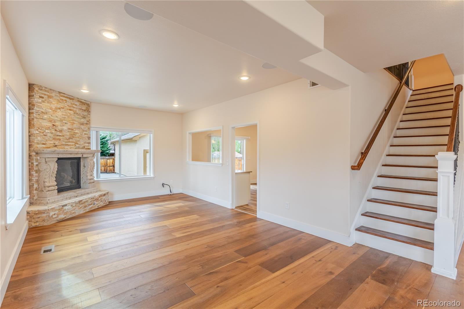 MLS Image #16 for 995 s locust street,denver, Colorado