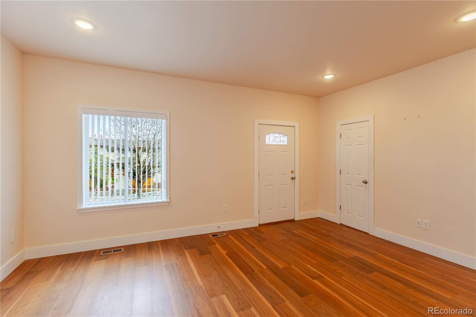 MLS Image #17 for 995 s locust street,denver, Colorado
