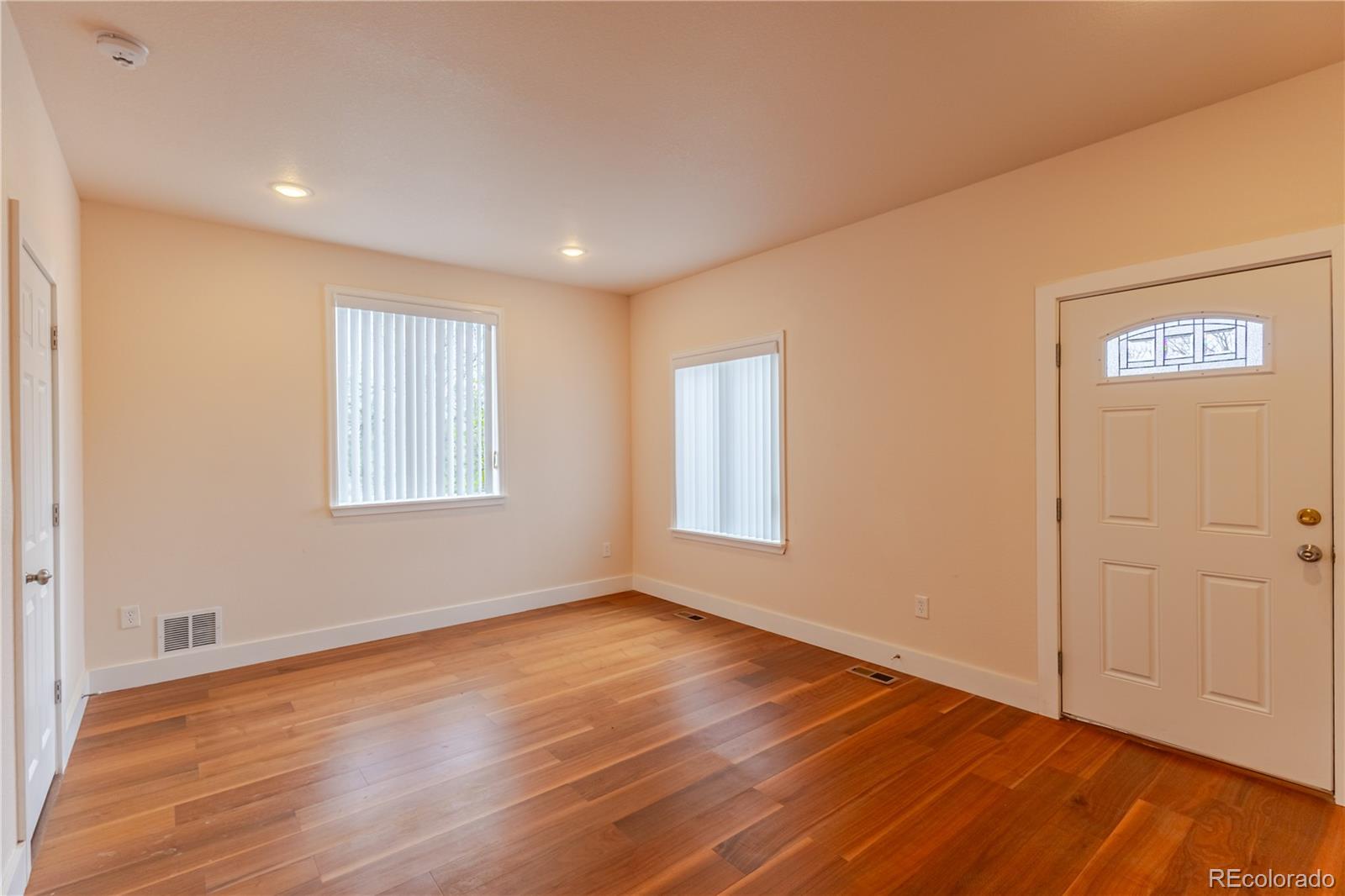 MLS Image #18 for 995 s locust street,denver, Colorado