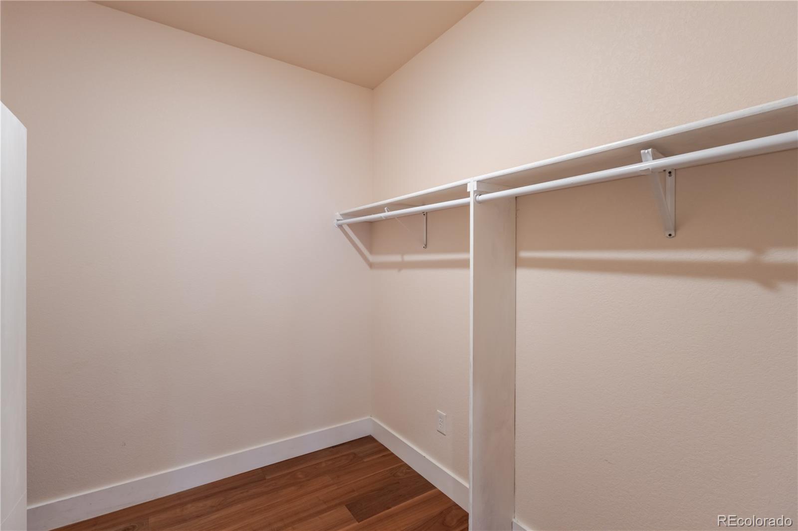MLS Image #19 for 995 s locust street,denver, Colorado