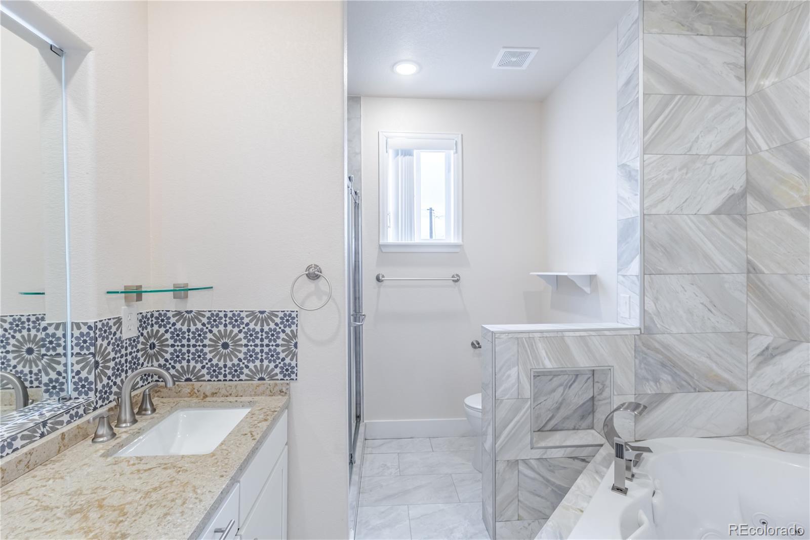 MLS Image #20 for 995 s locust street,denver, Colorado