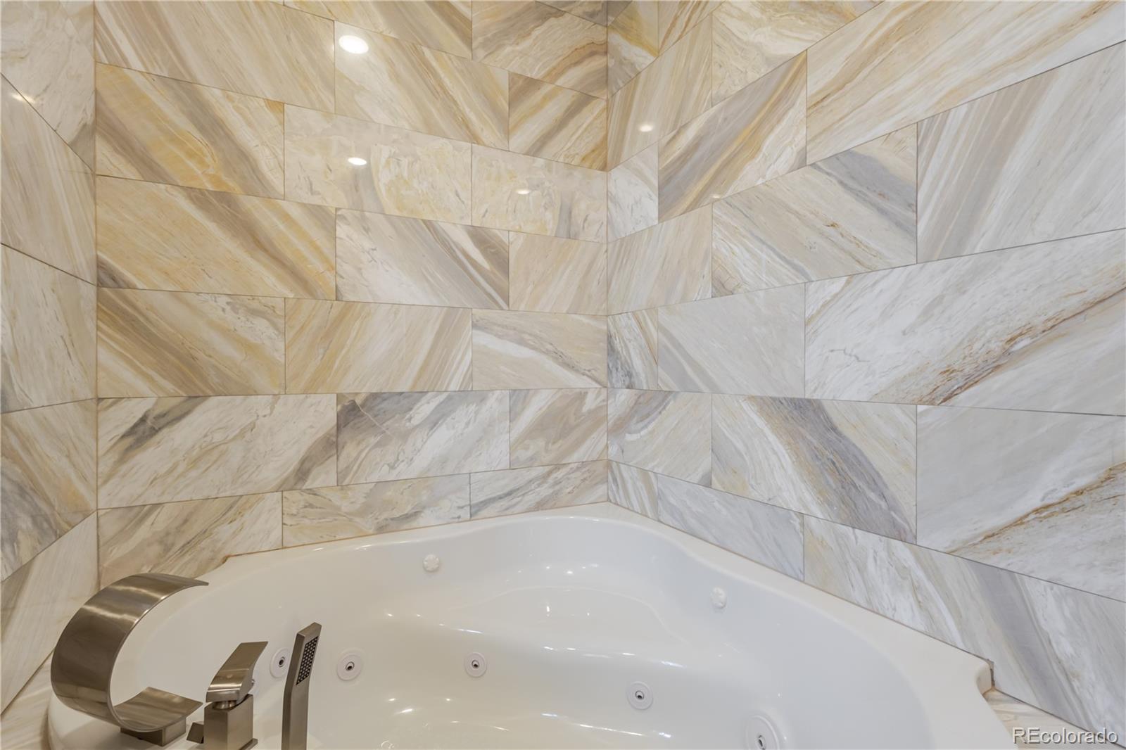 MLS Image #22 for 995 s locust street,denver, Colorado