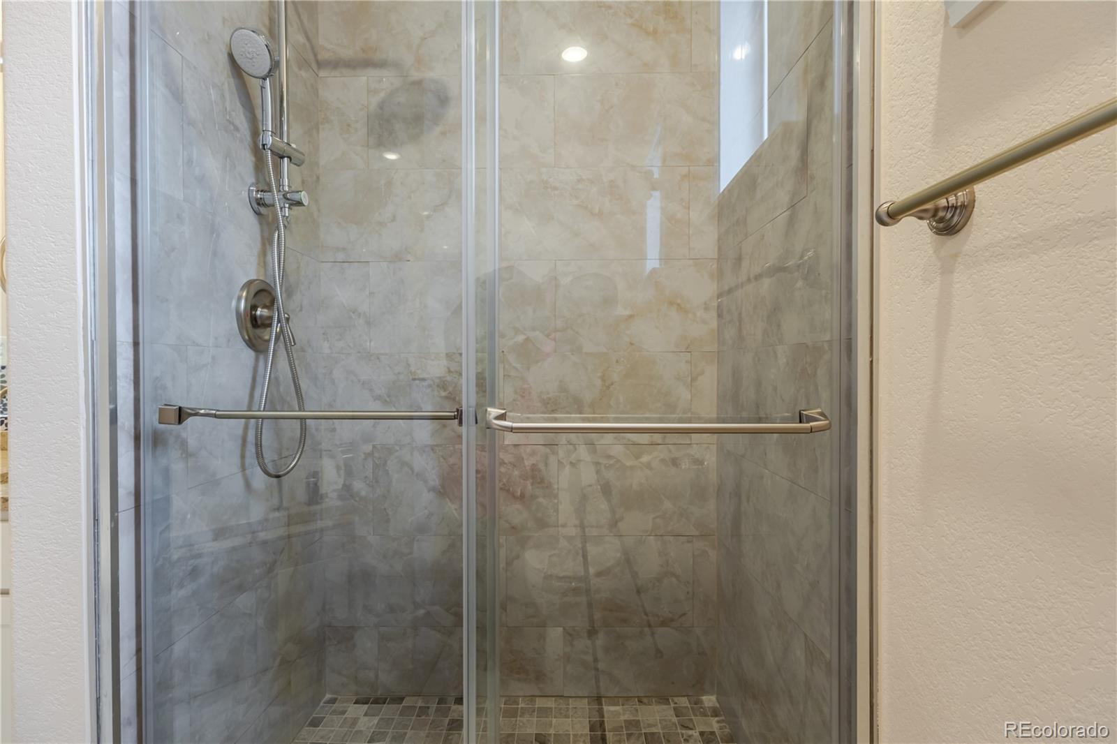 MLS Image #23 for 995 s locust street,denver, Colorado