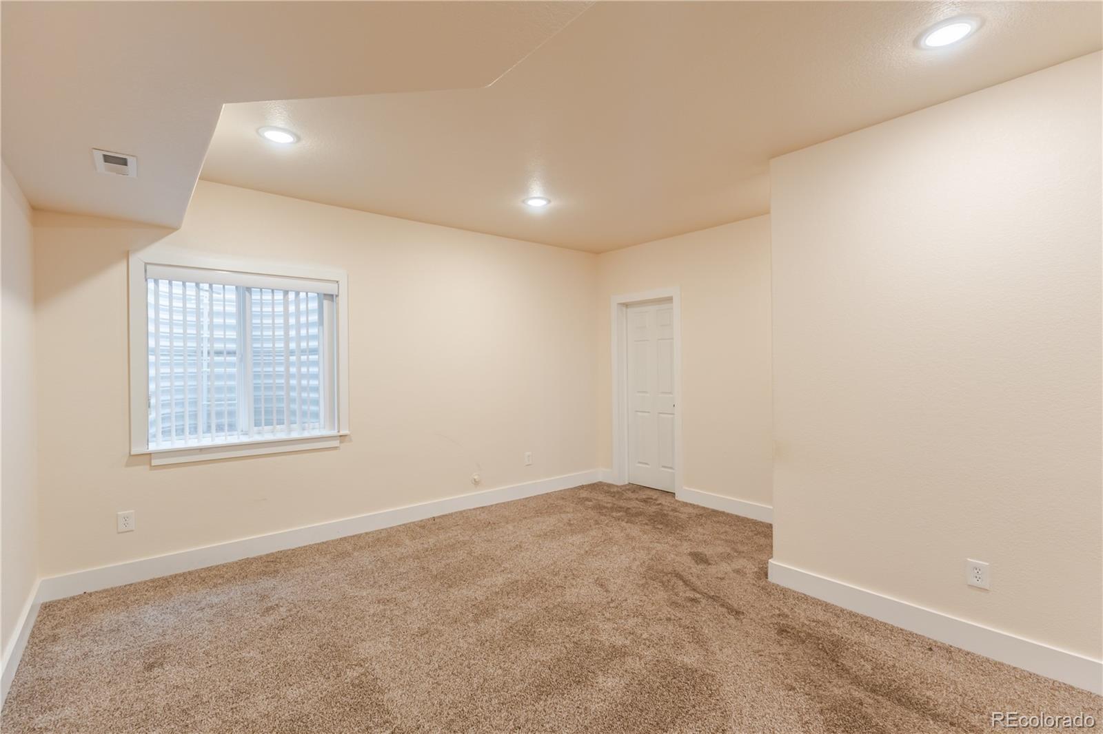 MLS Image #34 for 995 s locust street,denver, Colorado