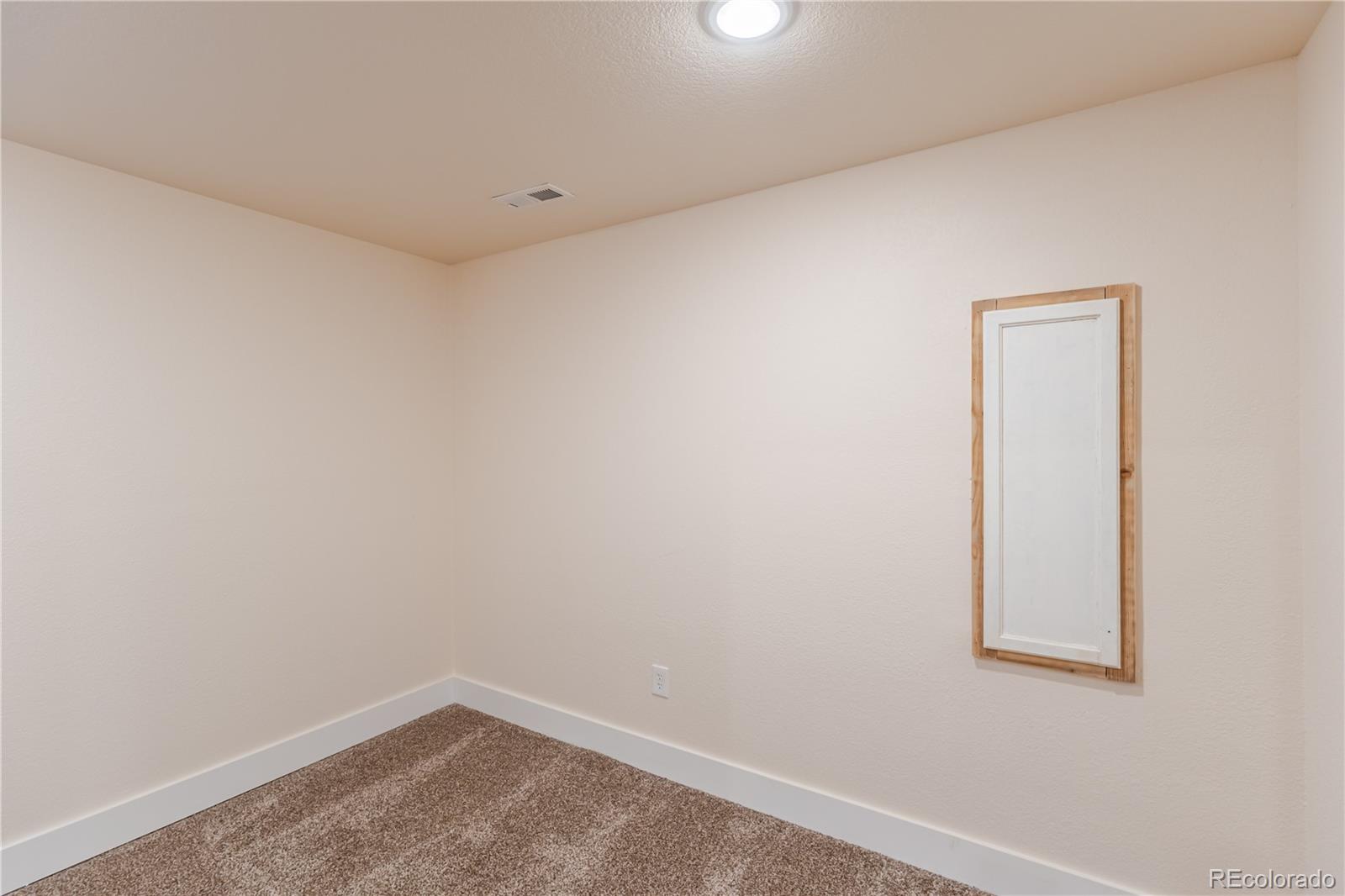 MLS Image #35 for 995 s locust street,denver, Colorado