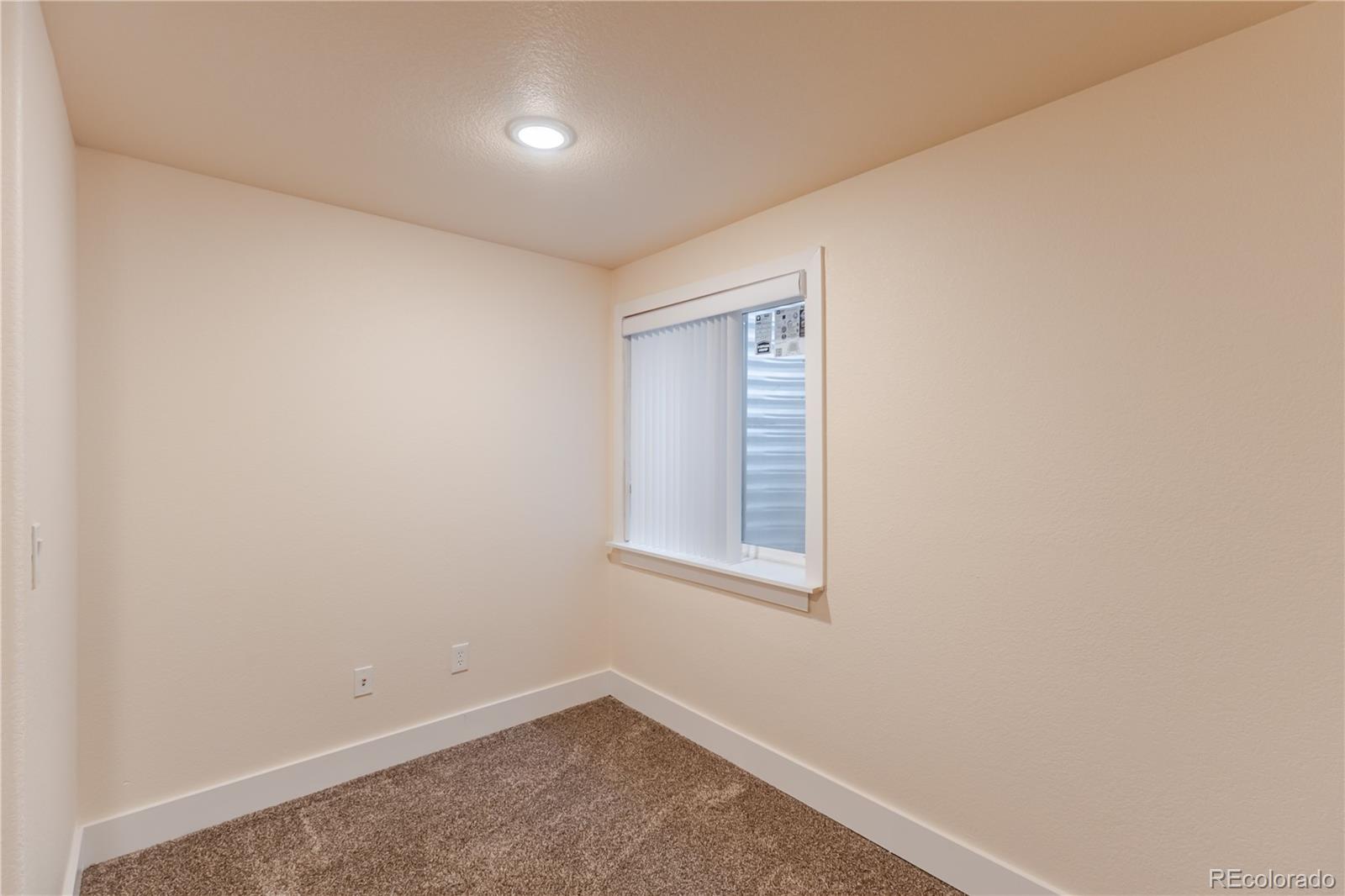 MLS Image #36 for 995 s locust street,denver, Colorado