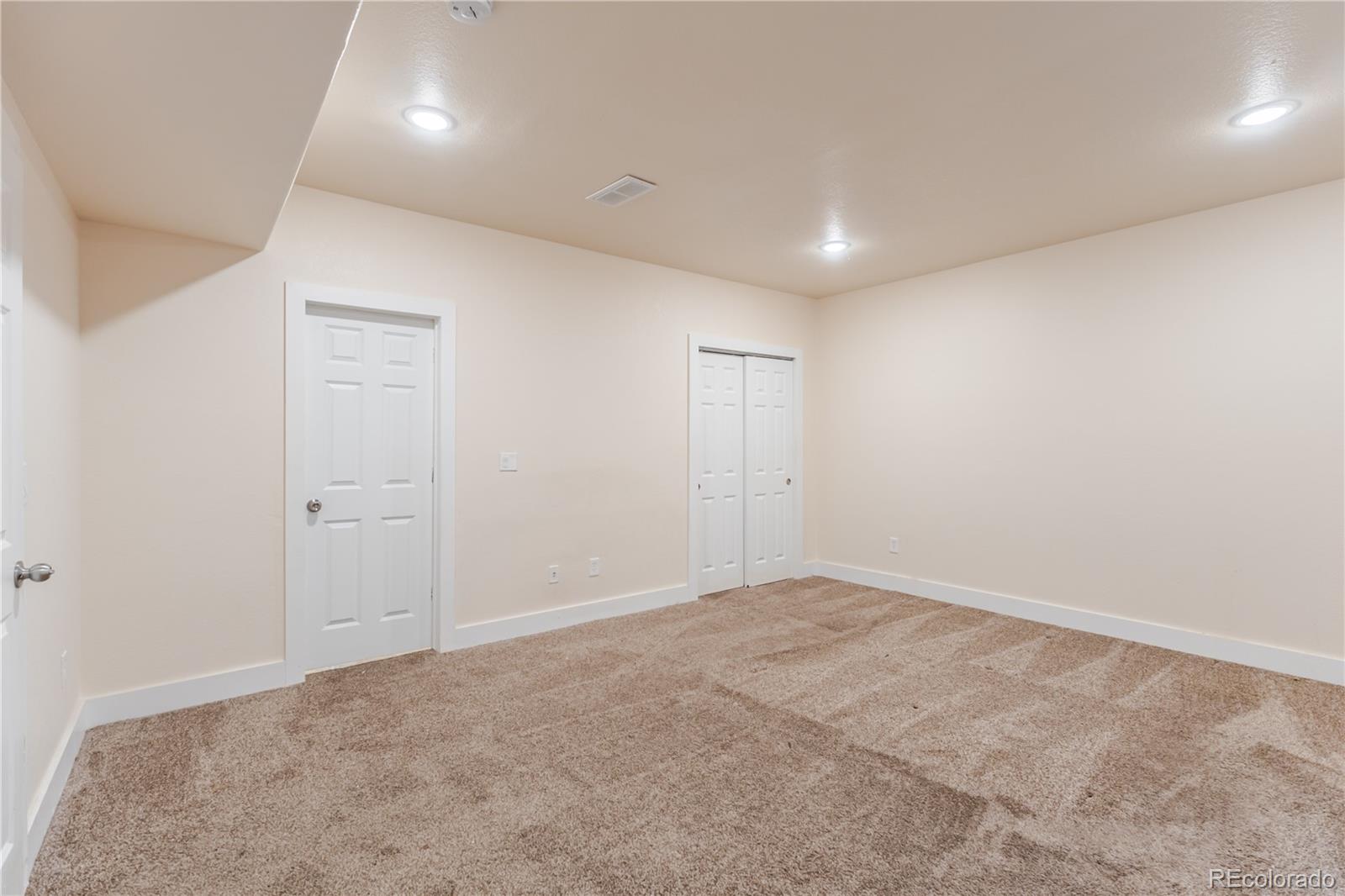 MLS Image #39 for 995 s locust street,denver, Colorado