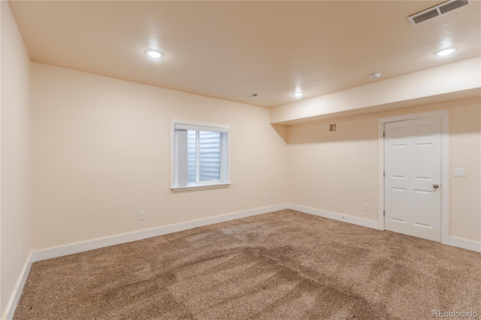 MLS Image #41 for 995 s locust street,denver, Colorado