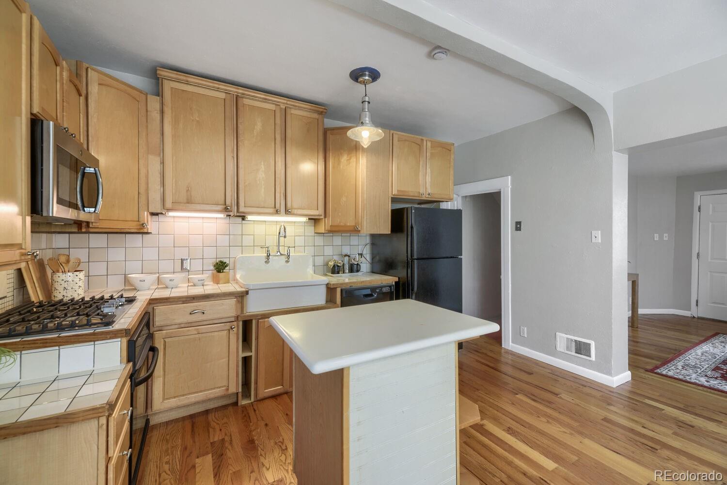 MLS Image #6 for 541-543  logan street,denver, Colorado