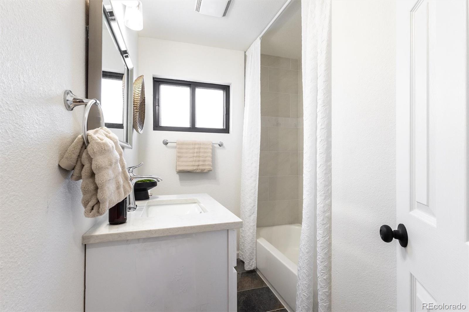 MLS Image #13 for 2960  poplar street,denver, Colorado