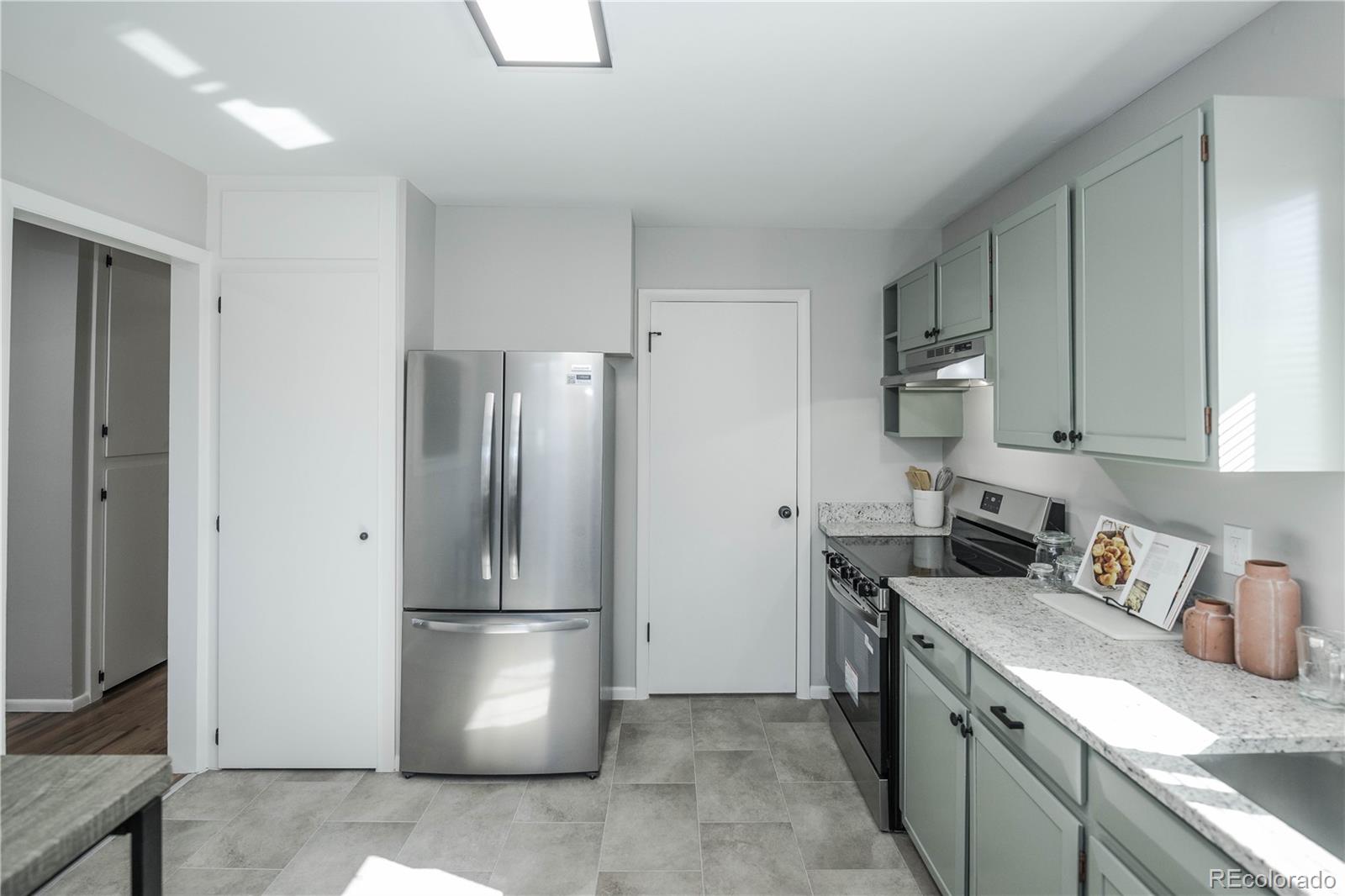 MLS Image #7 for 842 s worchester street,aurora, Colorado