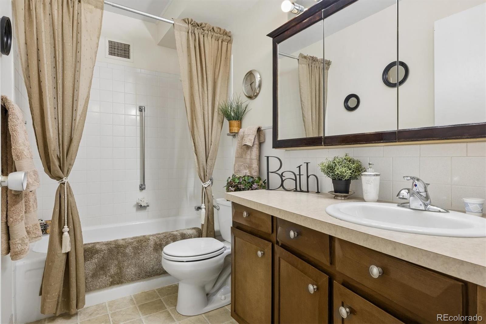 MLS Image #13 for 675 s alton way,denver, Colorado