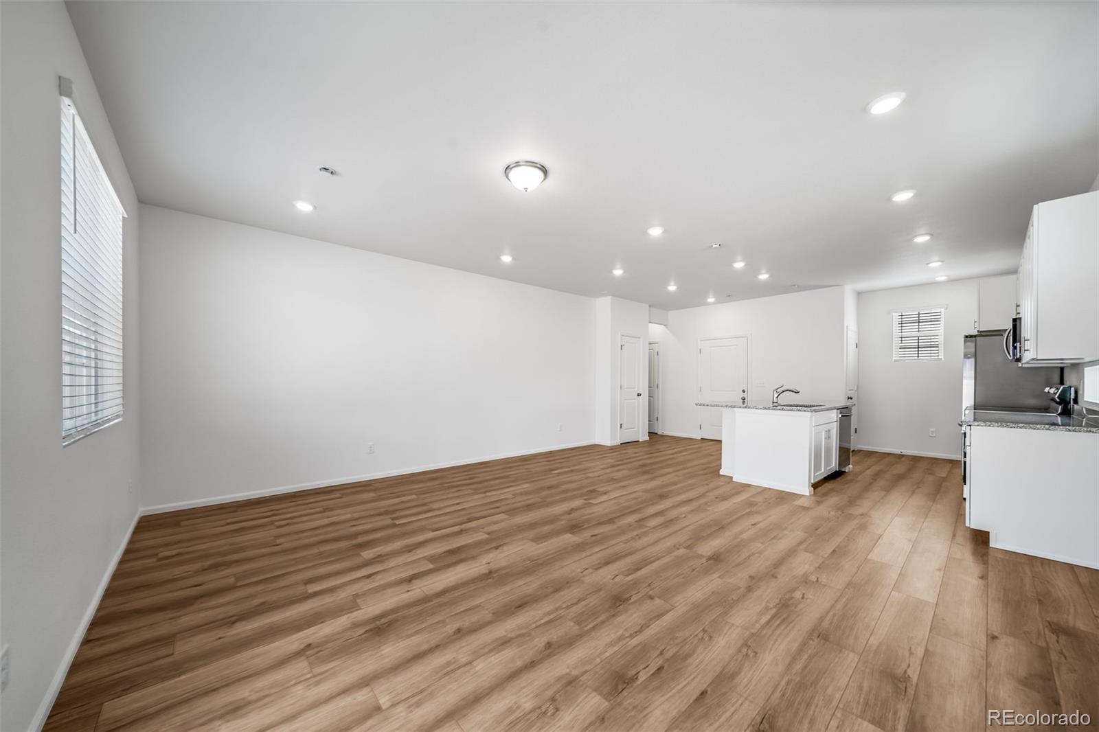 MLS Image #10 for 22387 e 39th avenue,aurora, Colorado