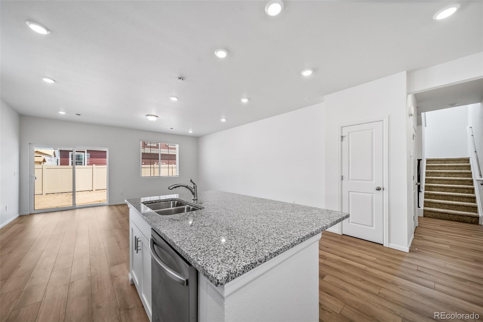 MLS Image #9 for 22387 e 39th avenue,aurora, Colorado