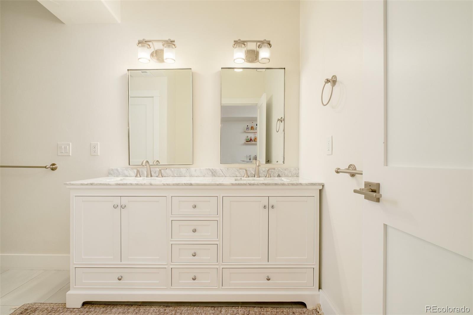 MLS Image #29 for 3050 s bellaire street,denver, Colorado