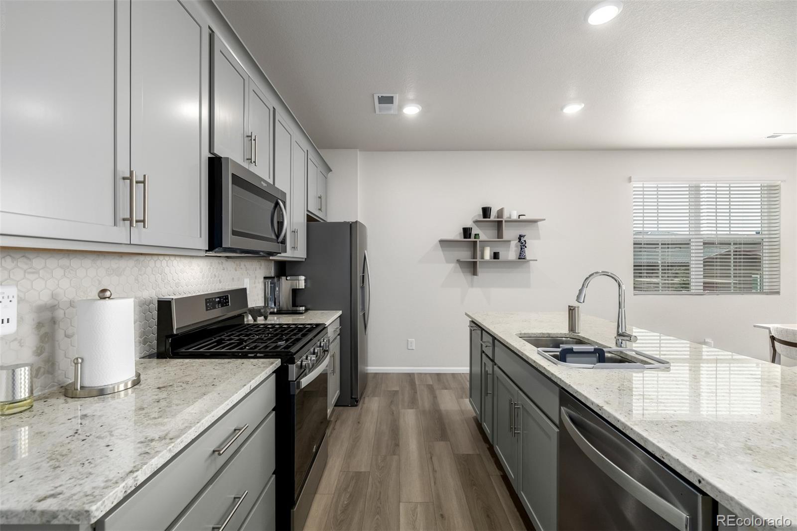 MLS Image #6 for 20952 e 66th avenue,aurora, Colorado