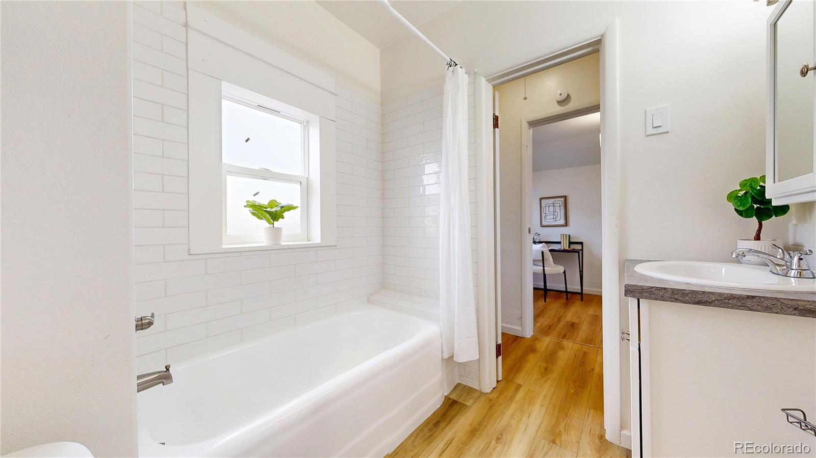 MLS Image #14 for 820  knox court,denver, Colorado