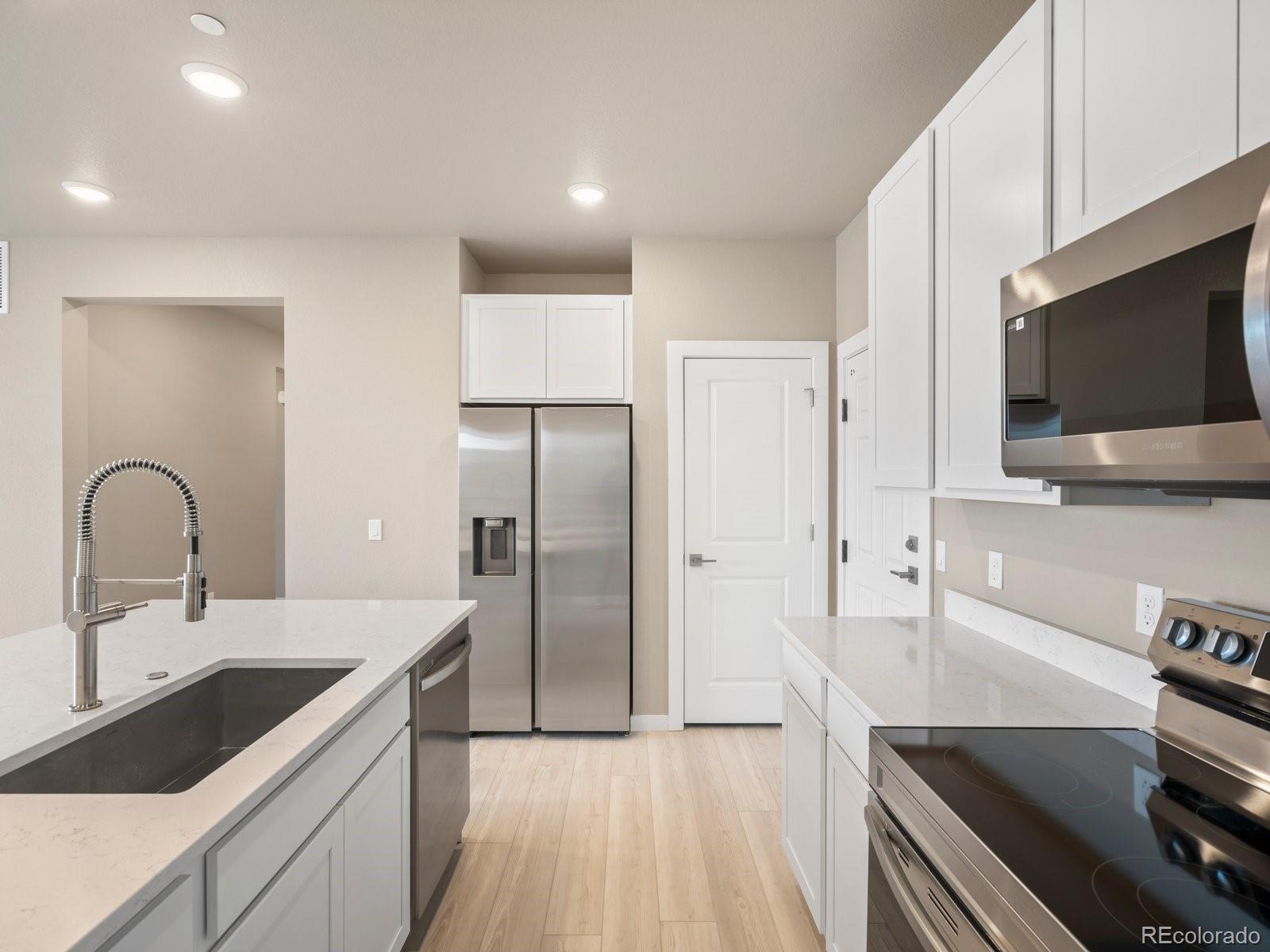 MLS Image #6 for 6153 n ceylon street,denver, Colorado