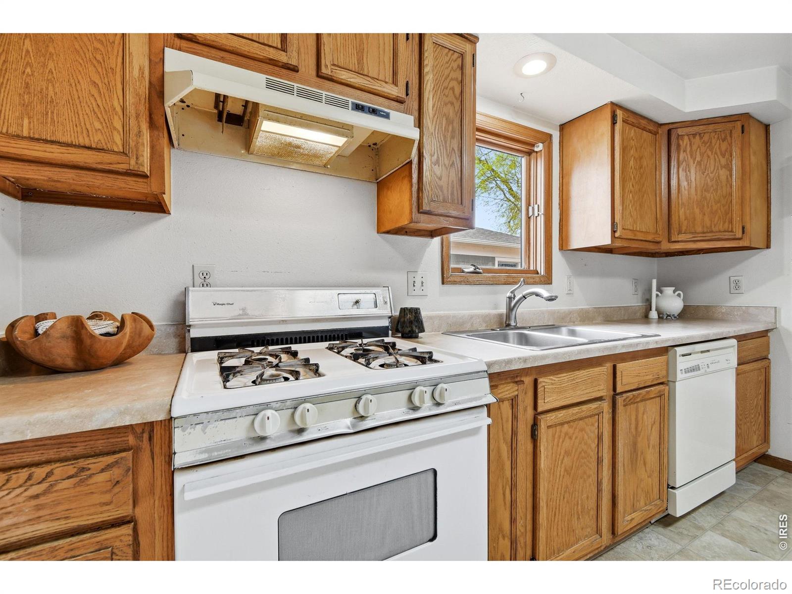 MLS Image #10 for 930  kimbark street,longmont, Colorado