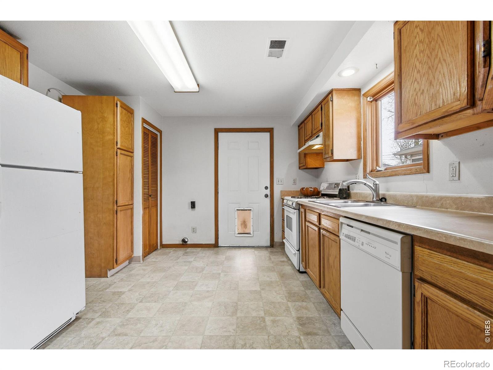 MLS Image #12 for 930  kimbark street,longmont, Colorado