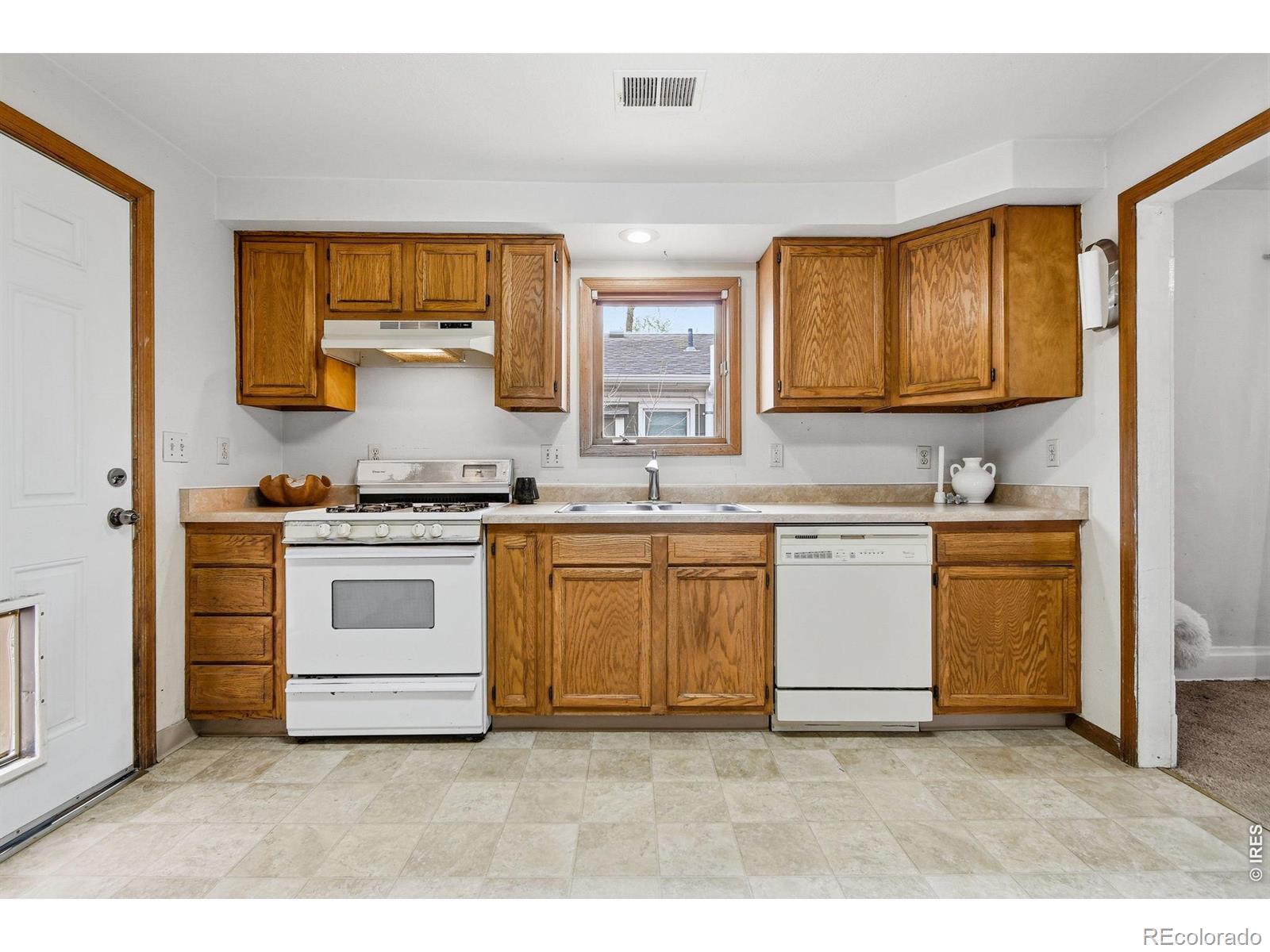 MLS Image #9 for 930  kimbark street,longmont, Colorado