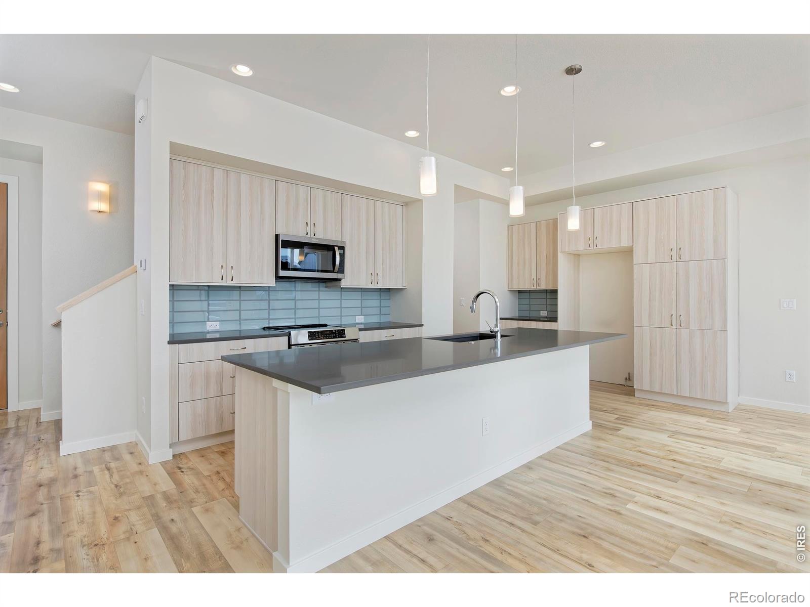 MLS Image #2 for 725  kubat lane,longmont, Colorado
