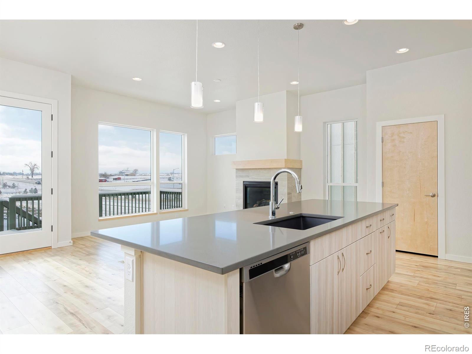 MLS Image #3 for 725  kubat lane,longmont, Colorado