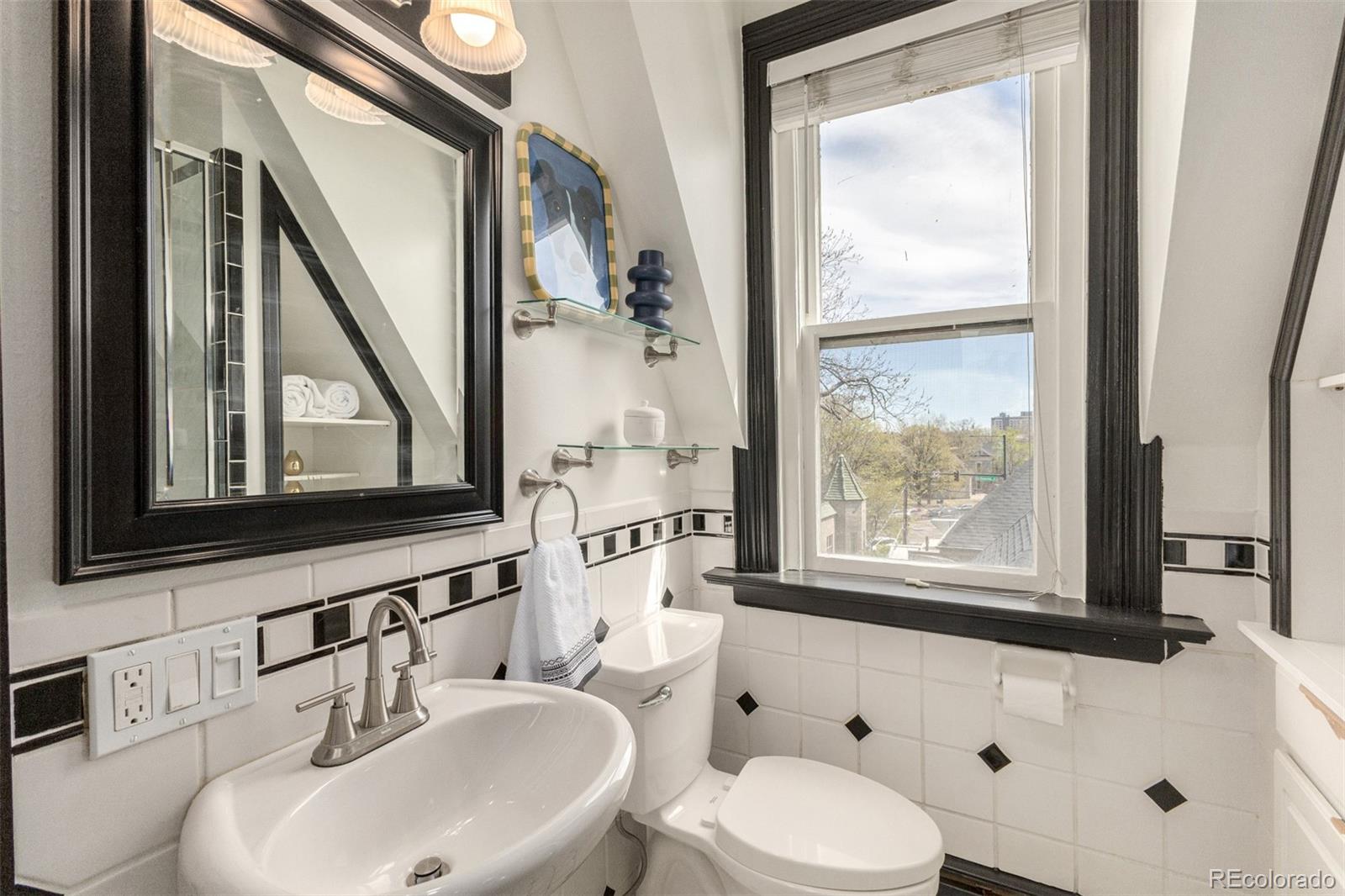 MLS Image #12 for 1021 e 17th avenue 20,denver, Colorado