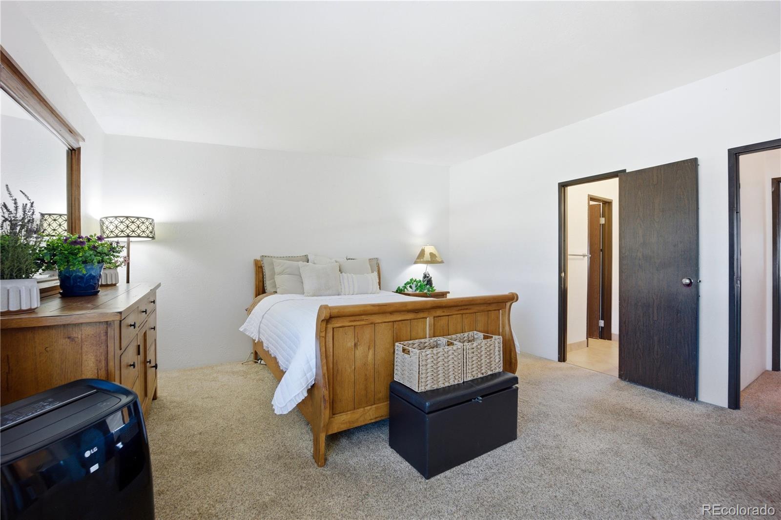 MLS Image #28 for 360 w rockrimmon boulevard,colorado springs, Colorado