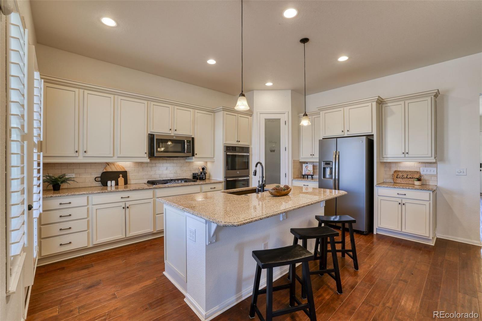 MLS Image #6 for 97 n jackson gap way,aurora, Colorado