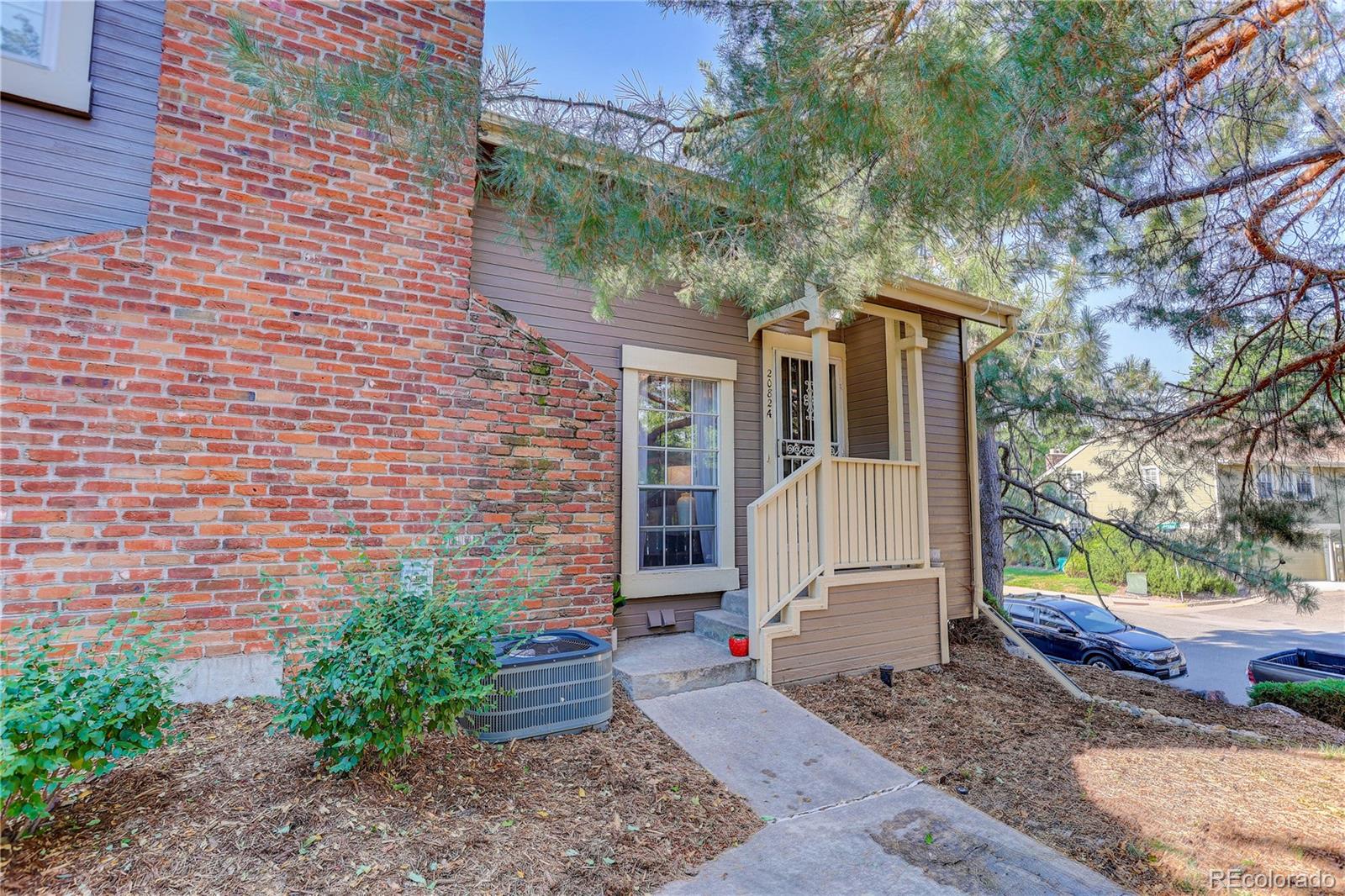 MLS Image #2 for 2082 s helena street a,aurora, Colorado