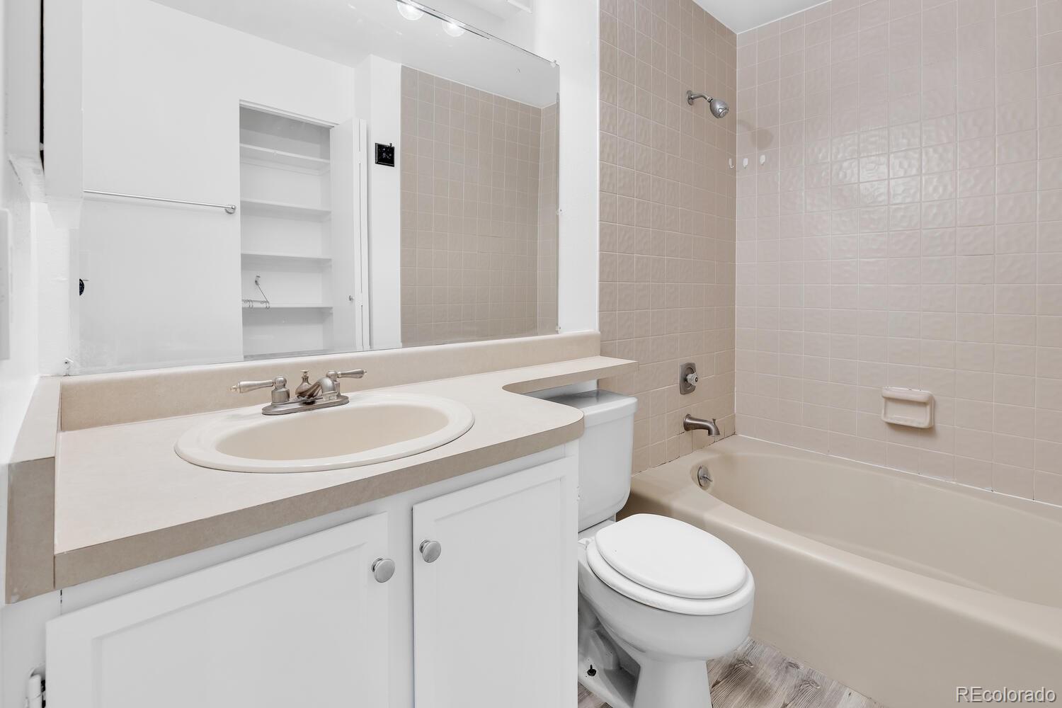MLS Image #12 for 908 s walden way,aurora, Colorado
