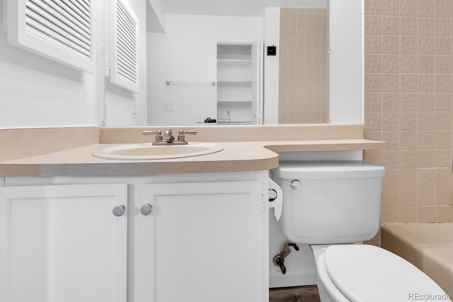 MLS Image #13 for 908 s walden way,aurora, Colorado