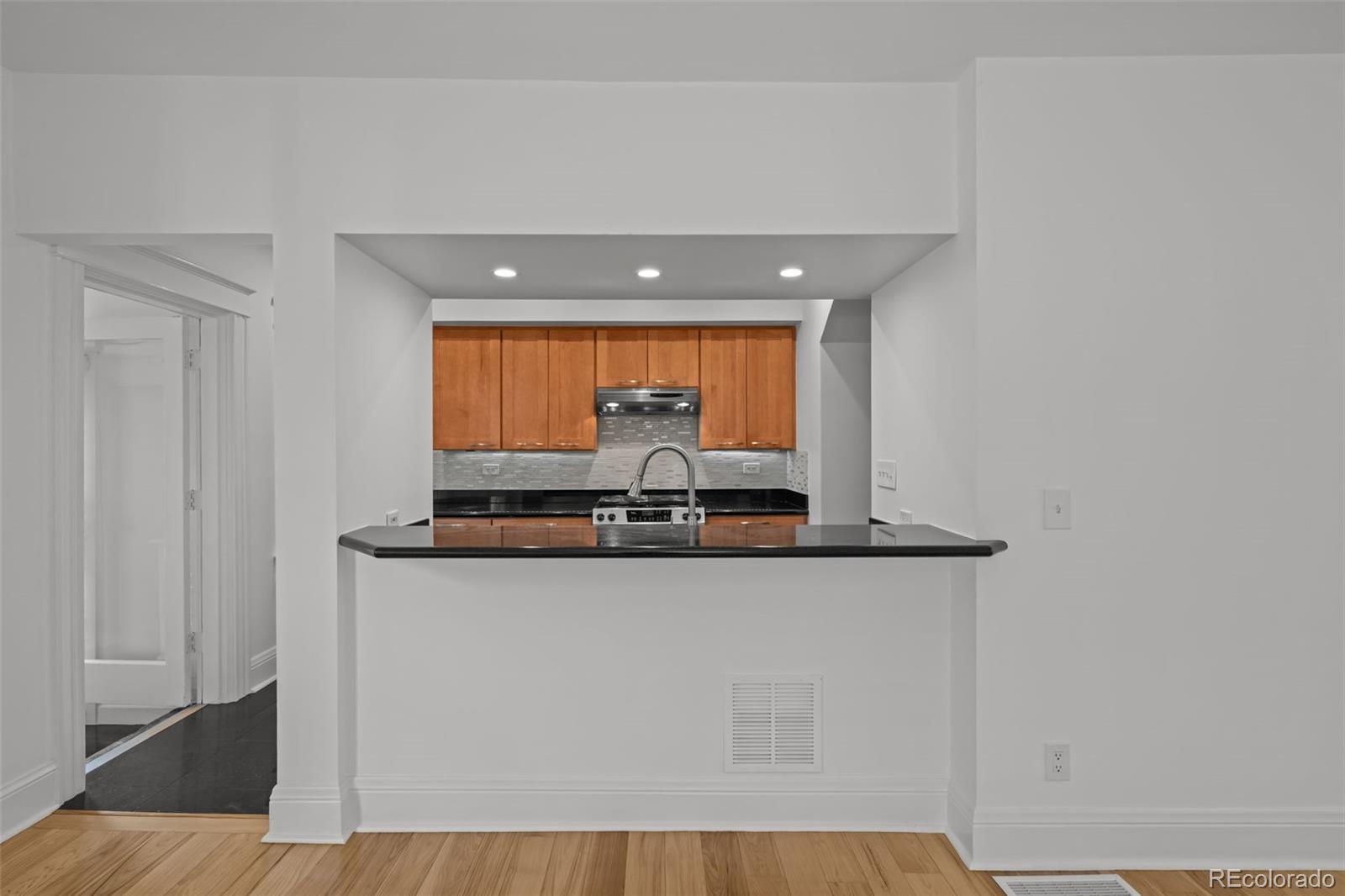 MLS Image #12 for 316 s humboldt street,denver, Colorado