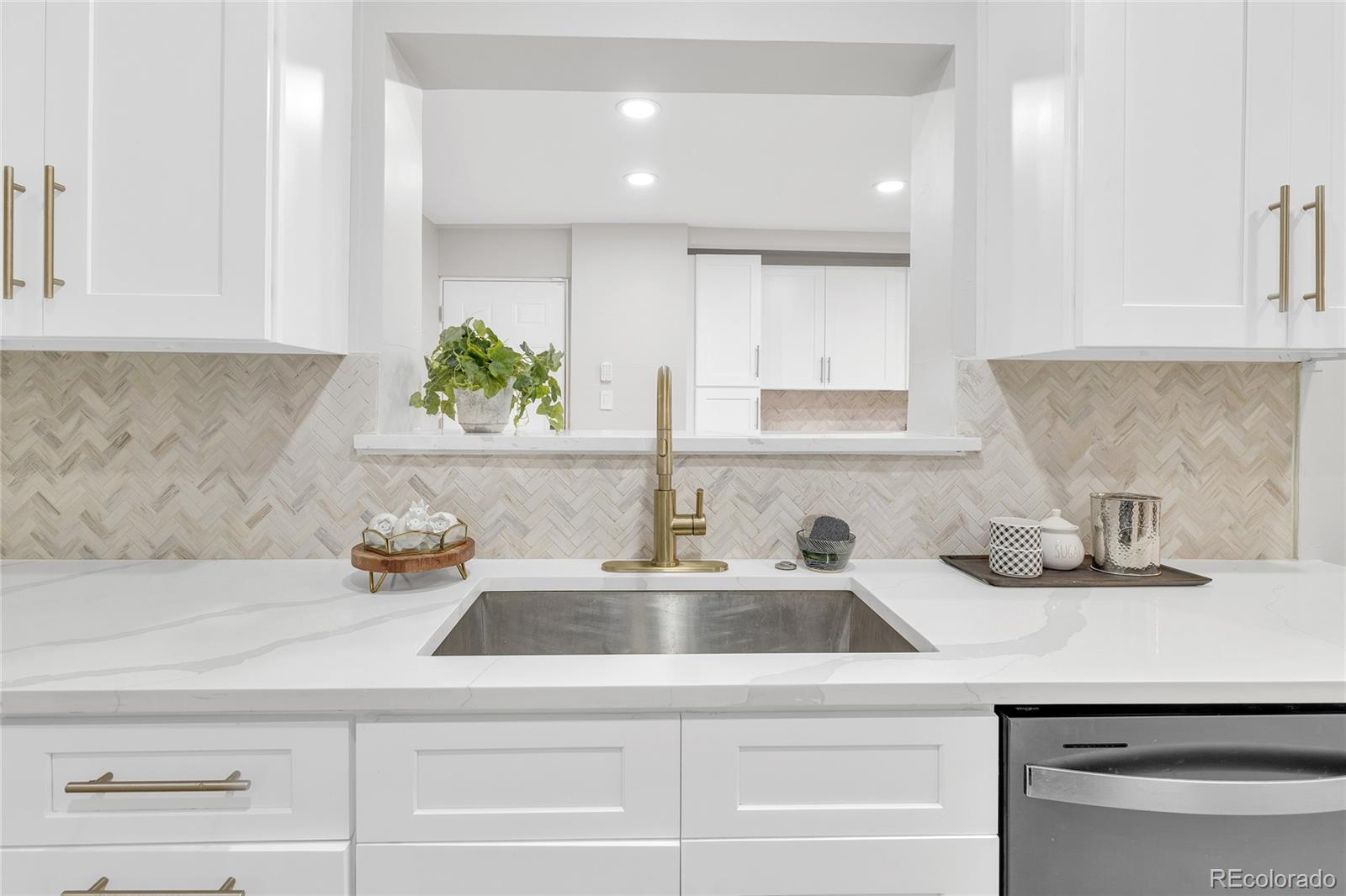 MLS Image #14 for 2930  monaco st pkwy,denver, Colorado