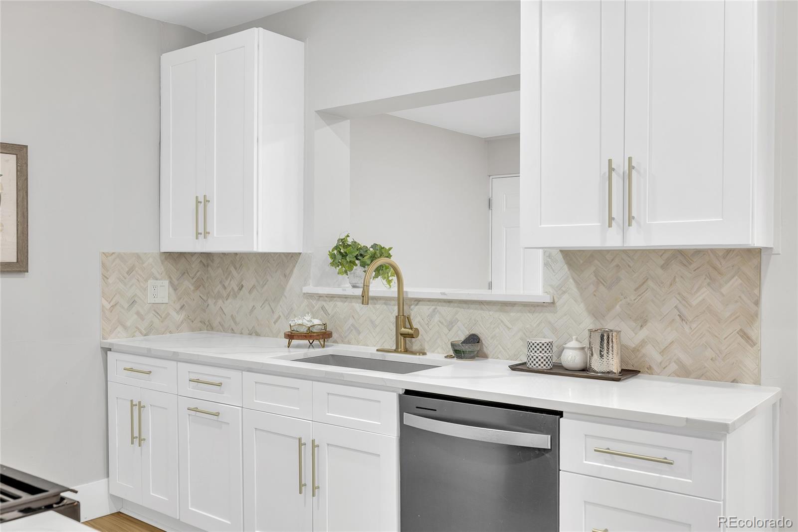MLS Image #15 for 2930  monaco st pkwy,denver, Colorado