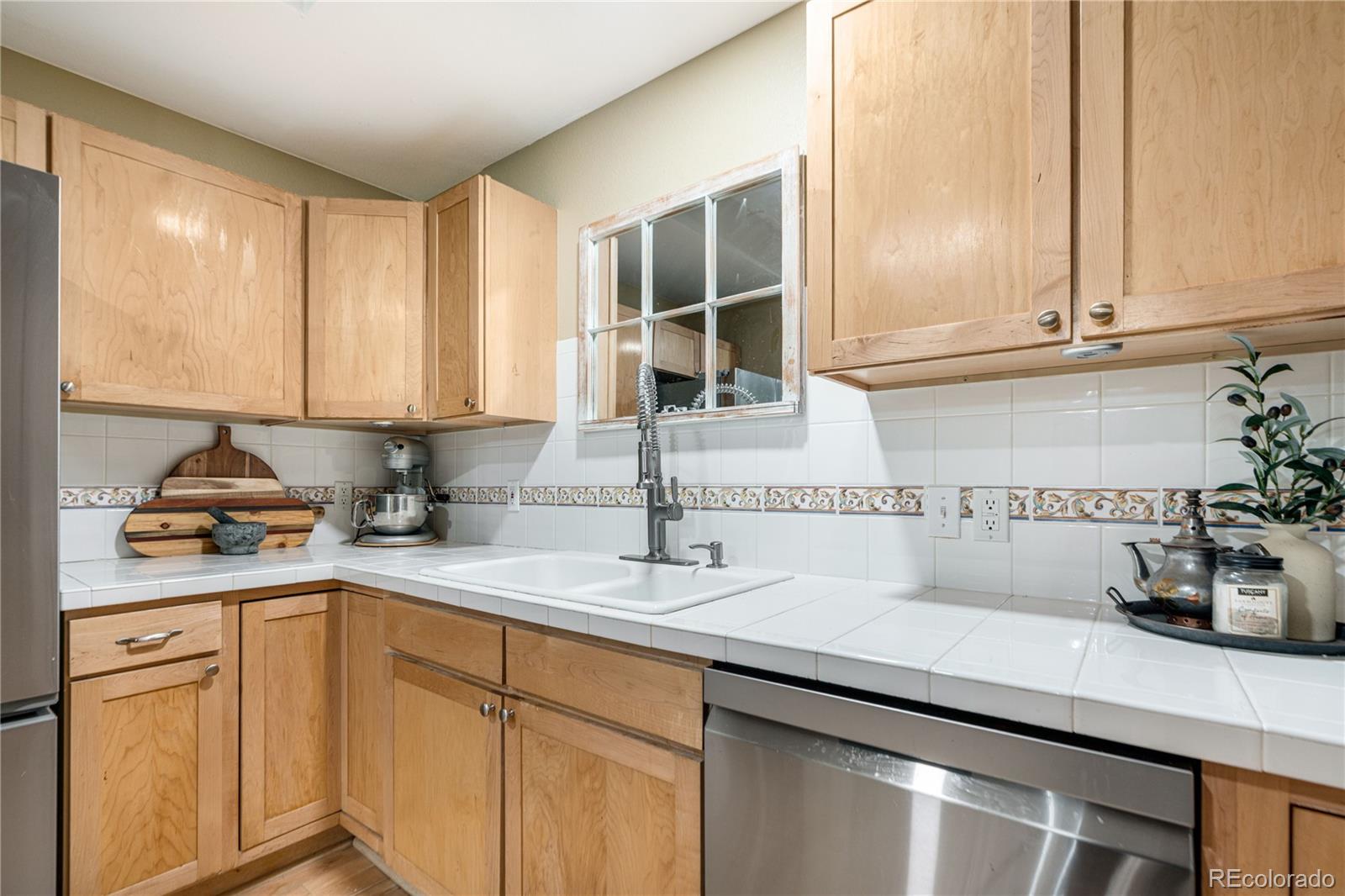 MLS Image #8 for 1655 n humboldt street,denver, Colorado