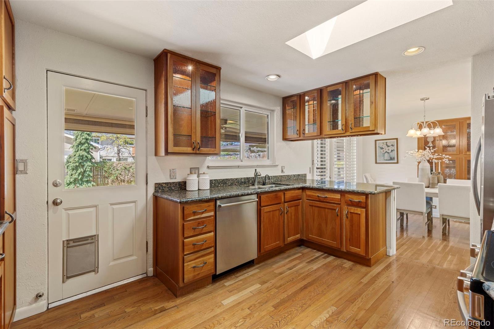 MLS Image #11 for 221  magnolia street,denver, Colorado