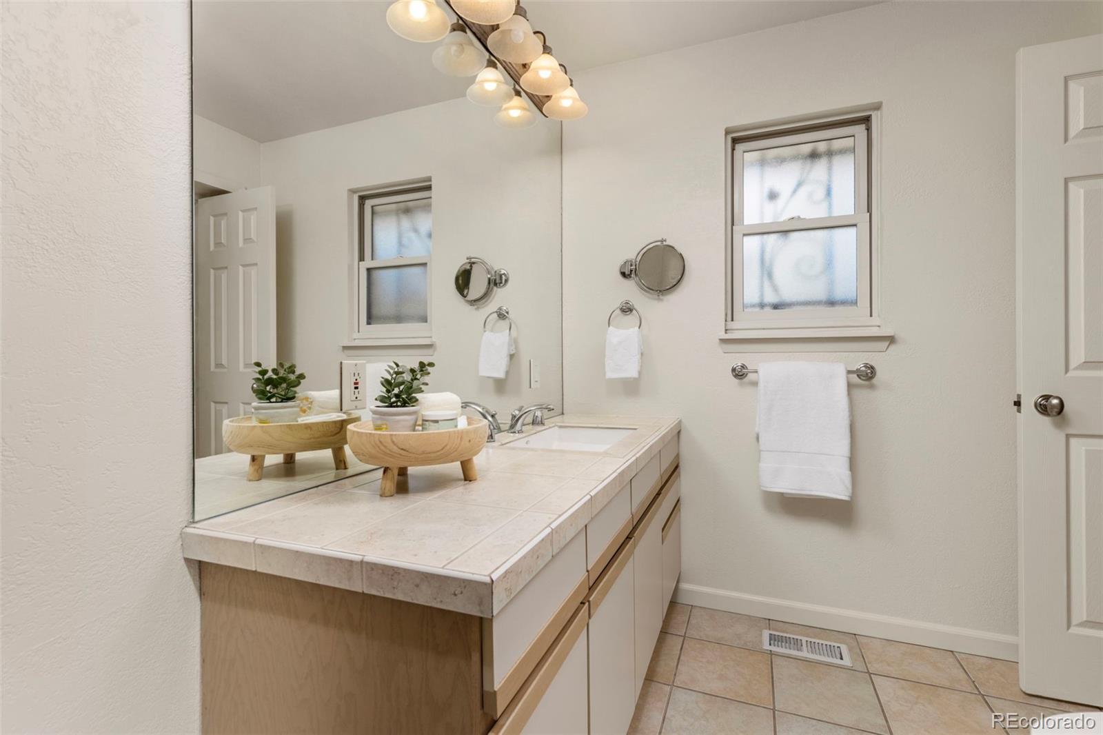 MLS Image #14 for 221  magnolia street,denver, Colorado