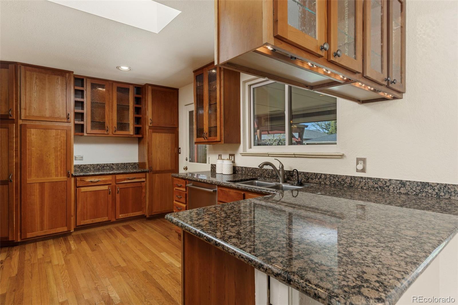 MLS Image #9 for 221  magnolia street,denver, Colorado