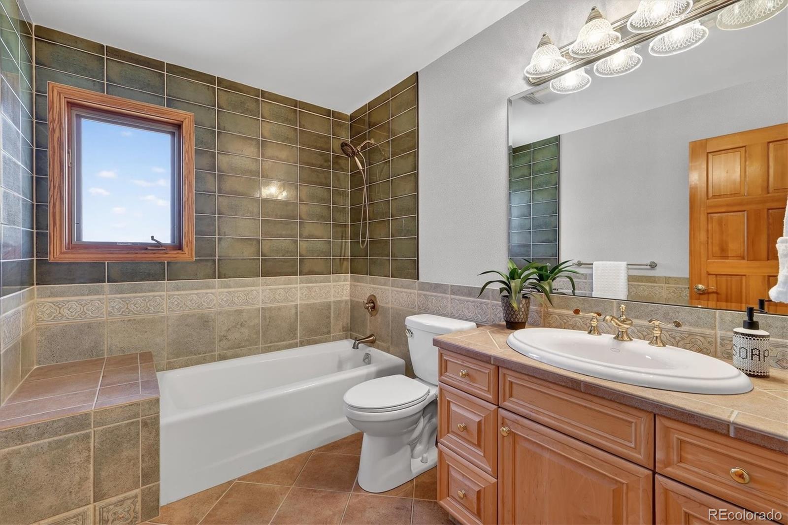 MLS Image #14 for 3960 s lincoln street,englewood, Colorado