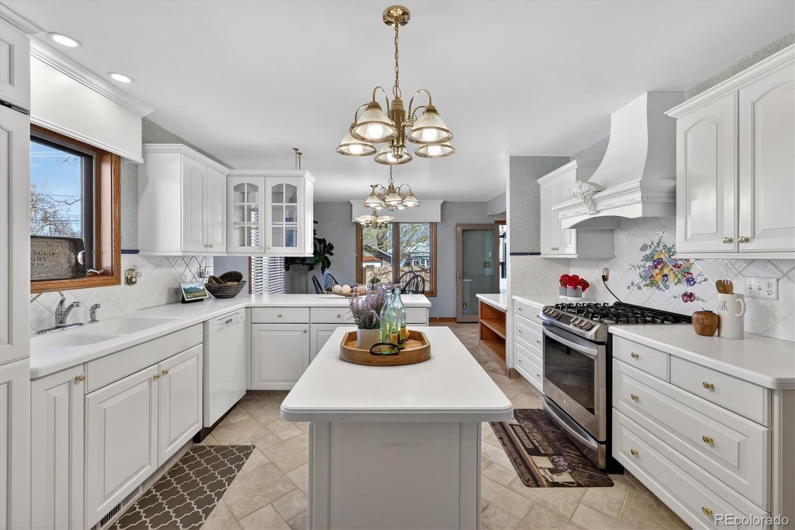 MLS Image #16 for 3960 s lincoln street,englewood, Colorado
