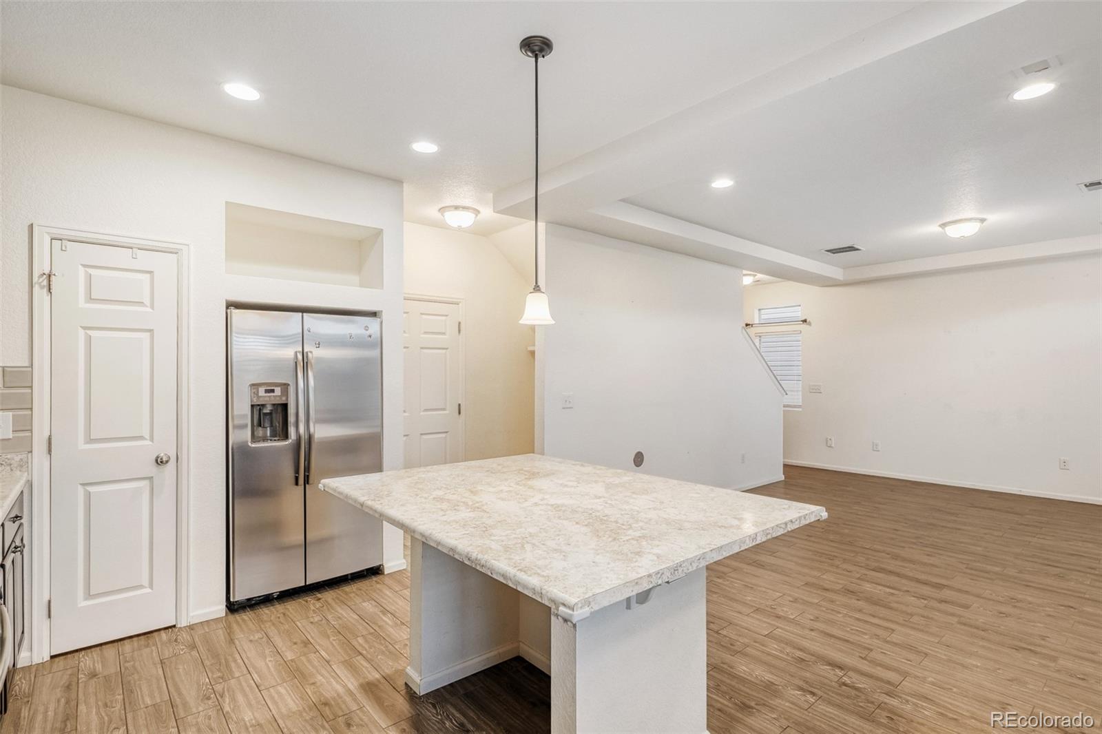 MLS Image #10 for 19001 e 55th avenue,denver, Colorado