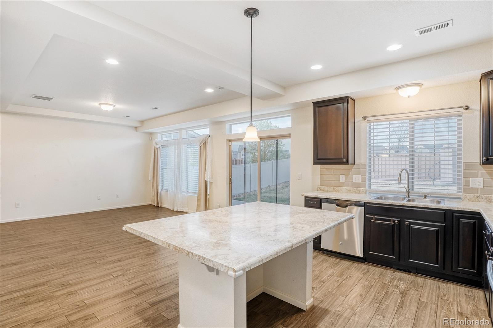 MLS Image #11 for 19001 e 55th avenue,denver, Colorado