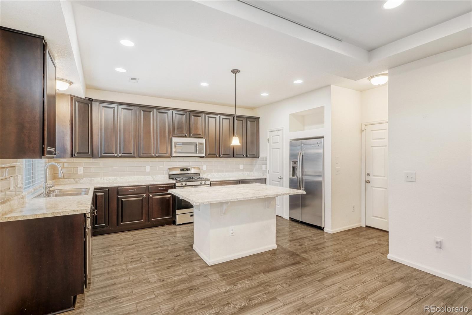 MLS Image #7 for 19001 e 55th avenue,denver, Colorado
