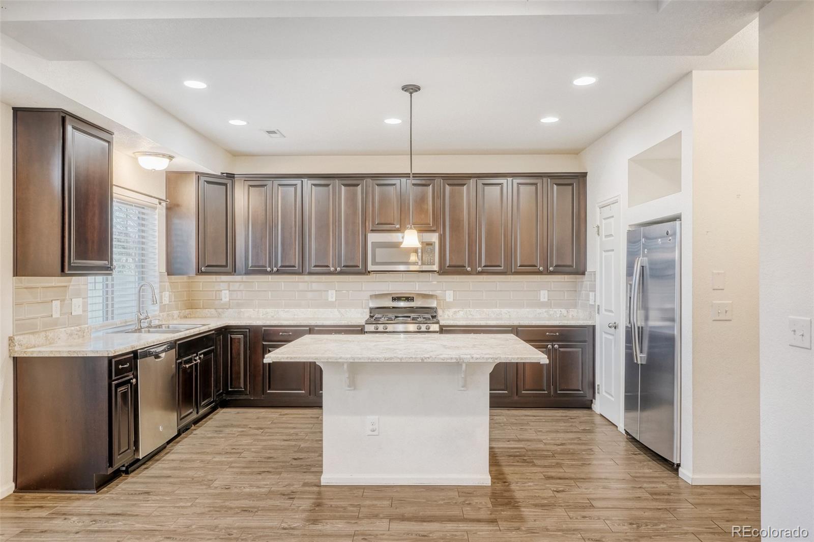 MLS Image #8 for 19001 e 55th avenue,denver, Colorado