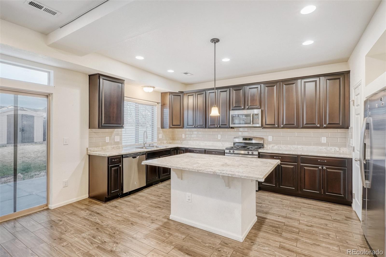 MLS Image #9 for 19001 e 55th avenue,denver, Colorado