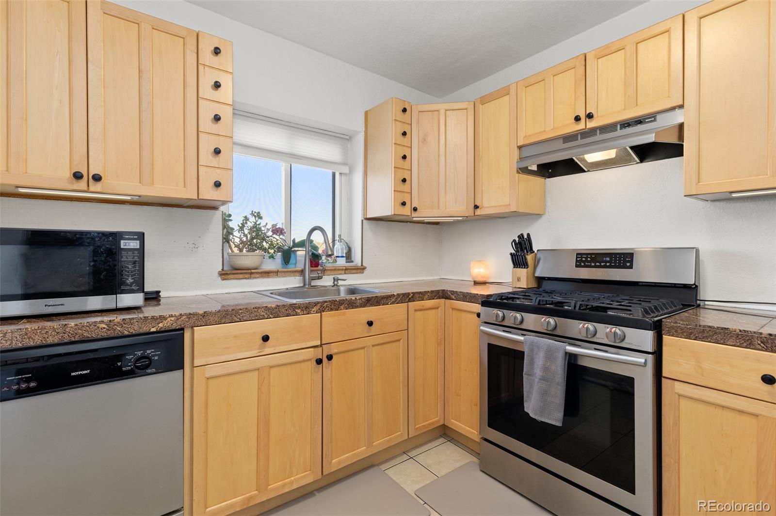 MLS Image #14 for 1481  ash street,denver, Colorado