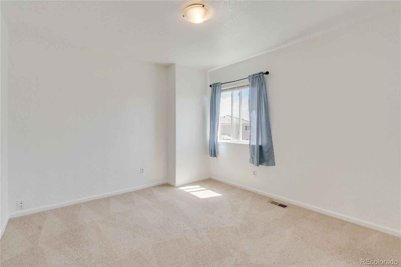 MLS Image #17 for 19656 e 50th avenue,denver, Colorado