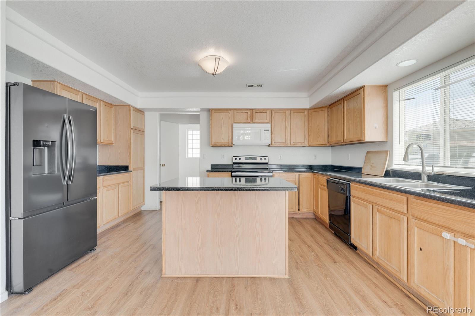 MLS Image #6 for 19656 e 50th avenue,denver, Colorado
